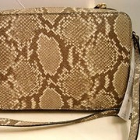 NWT MICHAEL KORS SAFFIANO STUD SHOULDER BAG - Picture 5 of 8